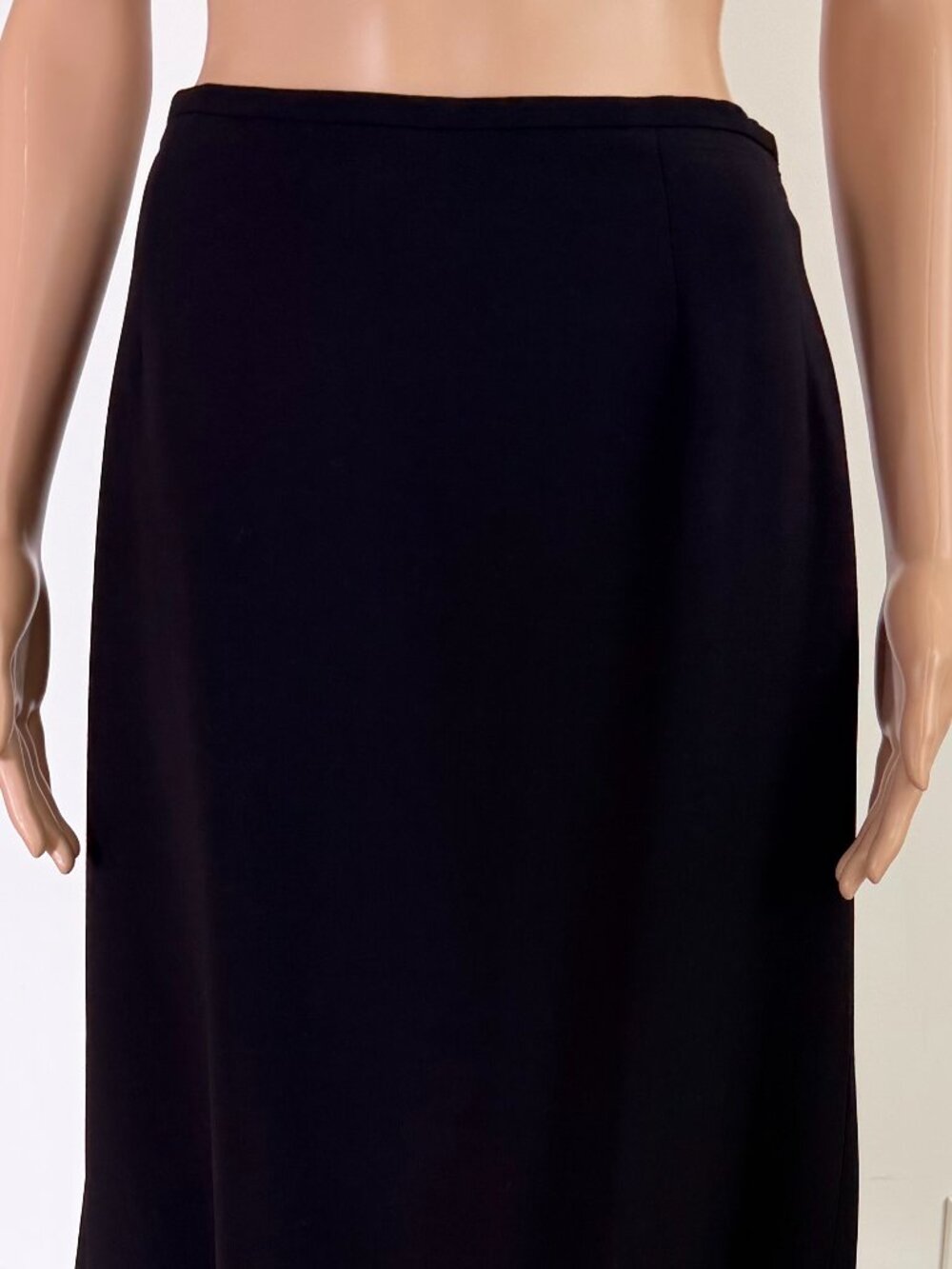 Giorgio Armani Women’s 100% New Wool Skirt Lined Made in Italy Black Size 48 NWT